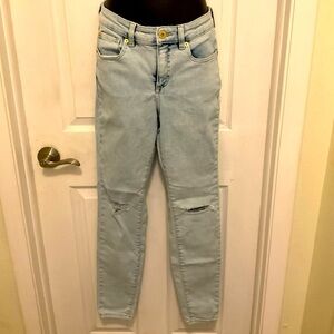 I.n.c. International Concepts Women's Skinny Light Wash Distressed Jean Size 4